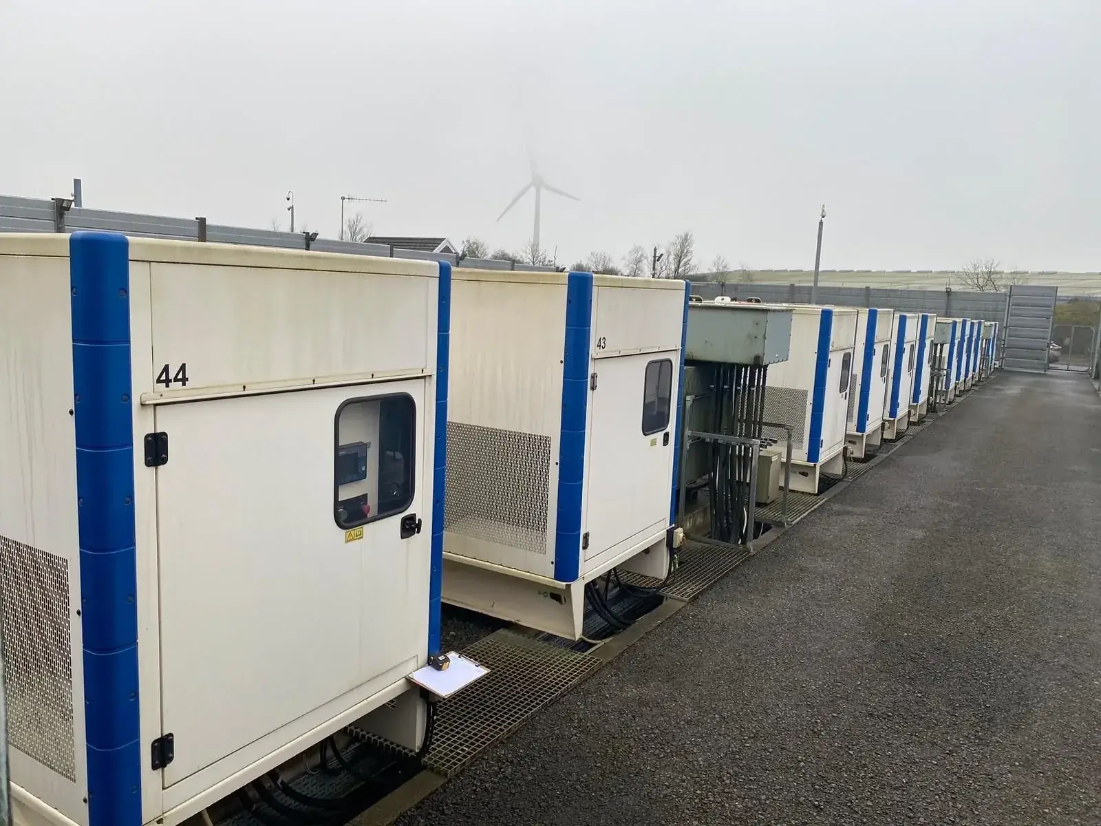 FW Power Decommissions and Exports 48 FG Wilson P550-1 Generators from UK STOR Facility